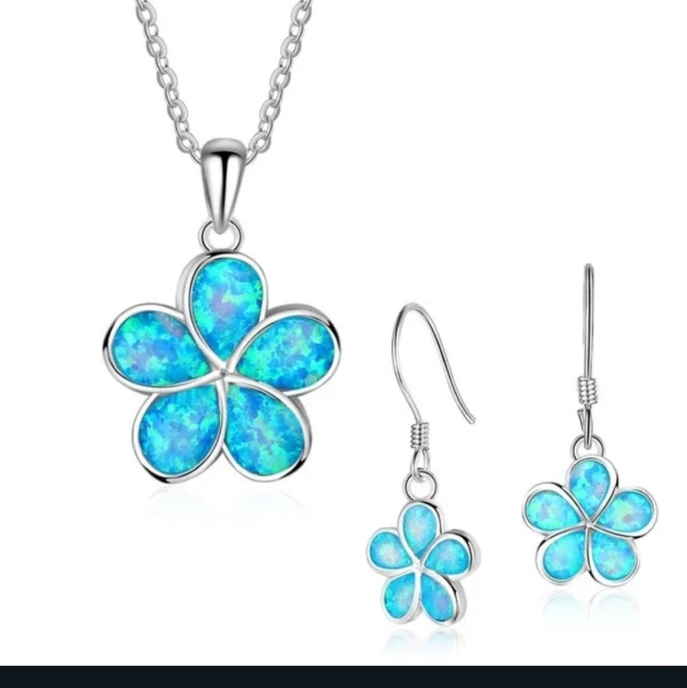 NWT Adorable Boho Blue Flower Cherry Blossom Necklace & Earrings Set!